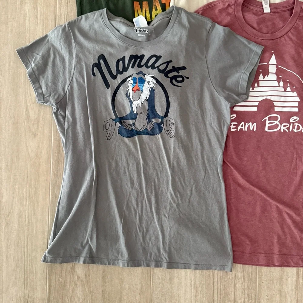 Lot of 5 Disney Theme Park Shirts Medium - Picture 6 of 6